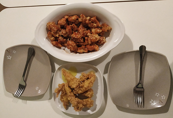  
Fried chicken is one of the most famous Korean foods loved by many non-Koreans. (Menna Allah Muhammad and Nada Taher) 
